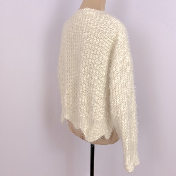 Fuzzy Soft Eyelash Cream Floral Embroidered Accents Scallop Knit Sweater Size S - Picture 8 of 12